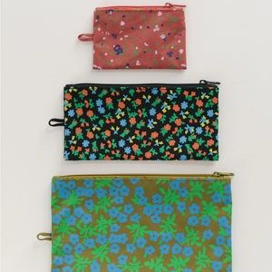 NWT BAGGU Calico Floral Flat Pouch Set